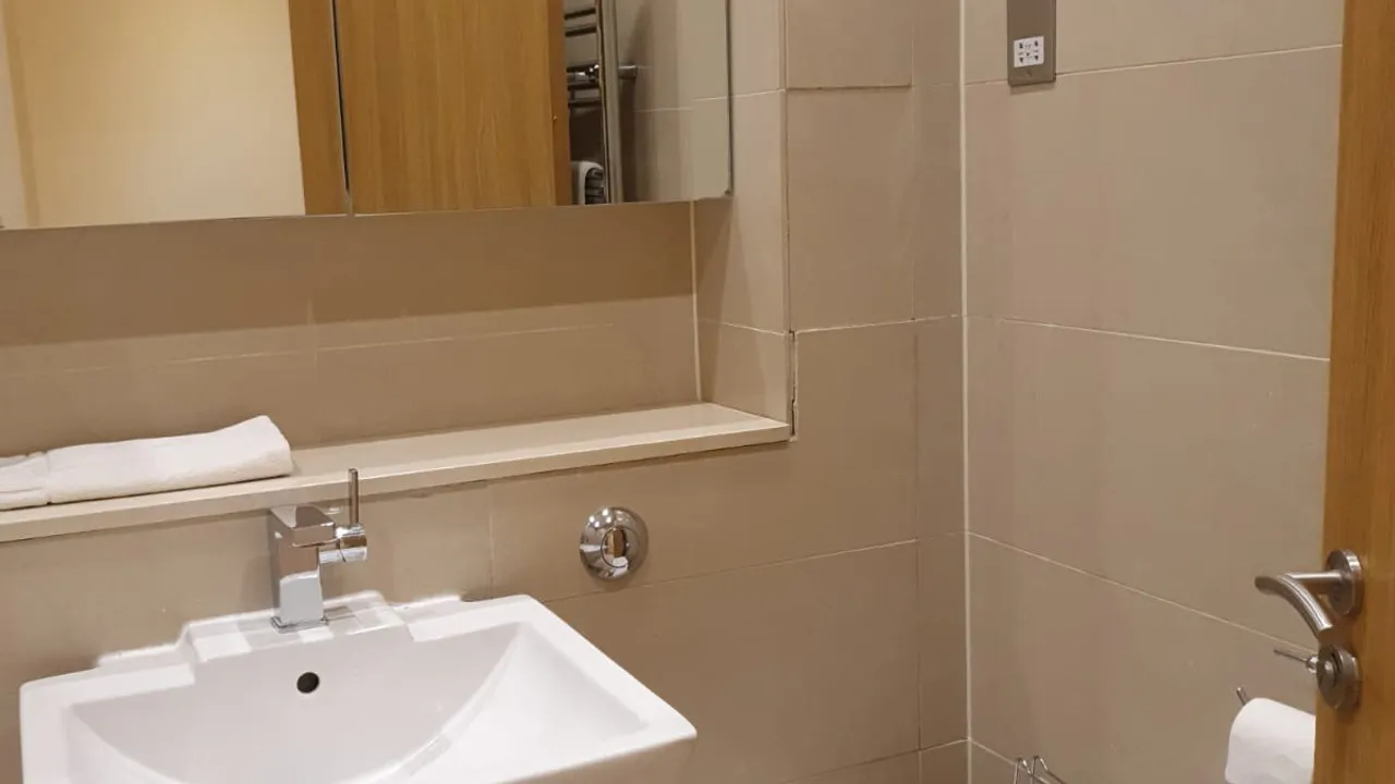 Room 3 bathroom with jacuzzi bath