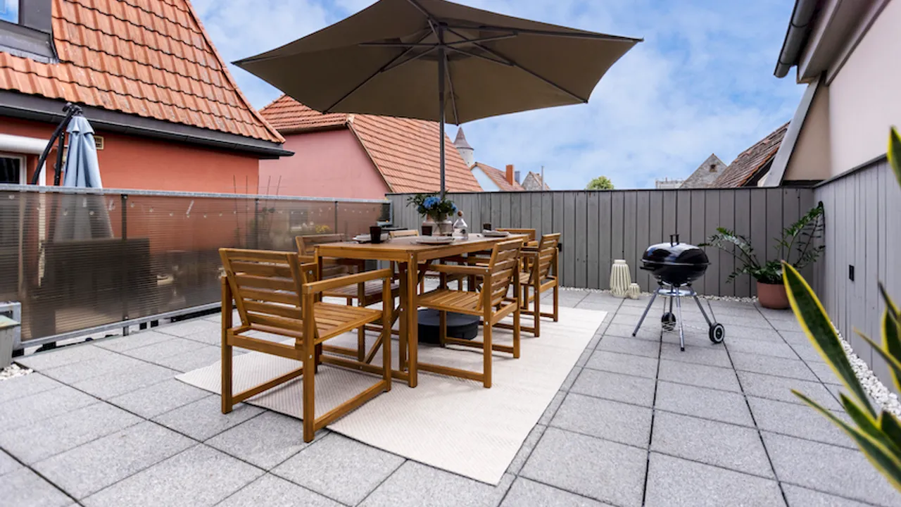 The roof terrace is ideal for relaxing and barbecuing.